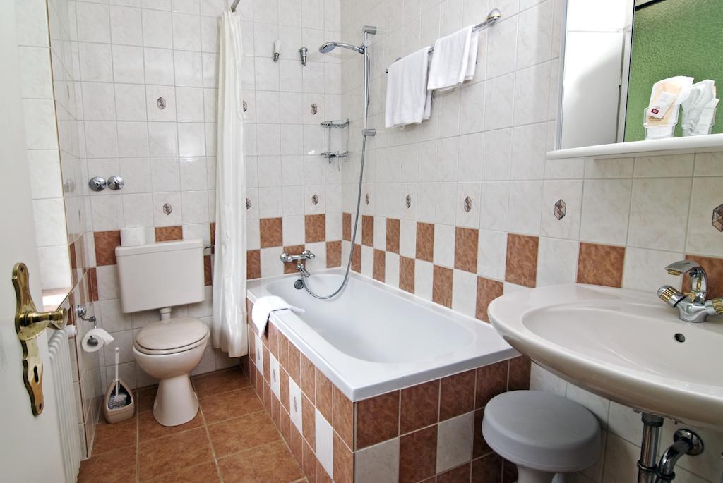 Wald-Hotel Troisdorf Dış mekan fotoğraf
